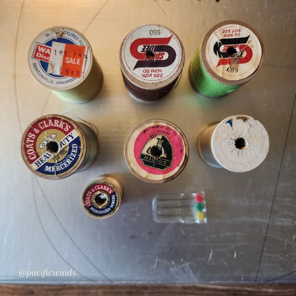 7 WOODEN VINTAGE COATS & CLARKS THREAD SPOOLS - Picture 5 of 5